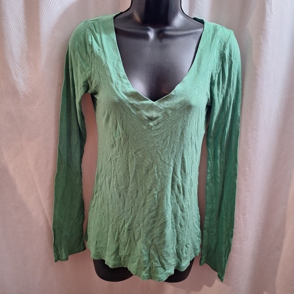 Old navy V-Neck green shirt medium - Picture 1 of 5